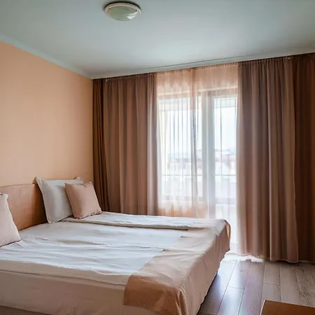 Perla Plaza Hotel 3*