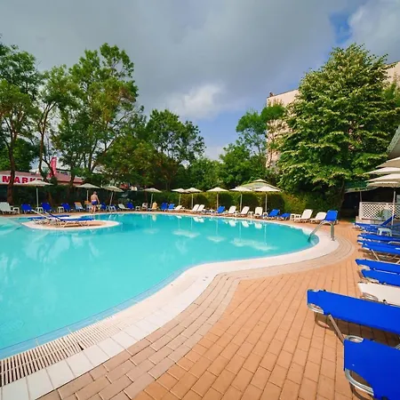 Perla Plaza Hotel 3*