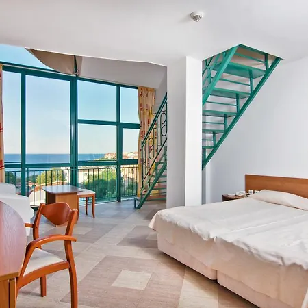 Hotel Perla Plaza 3*