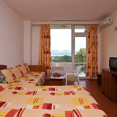 Hotel Perla Plaza 3*