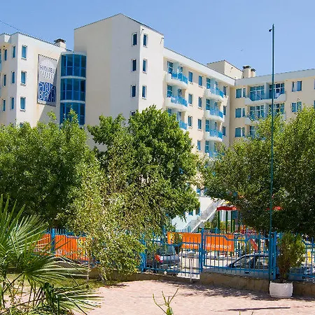 Hotel Perla Plaza 3*