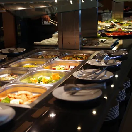 Perla Plaza Hotel 3*