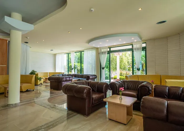 Perla Plaza فندق