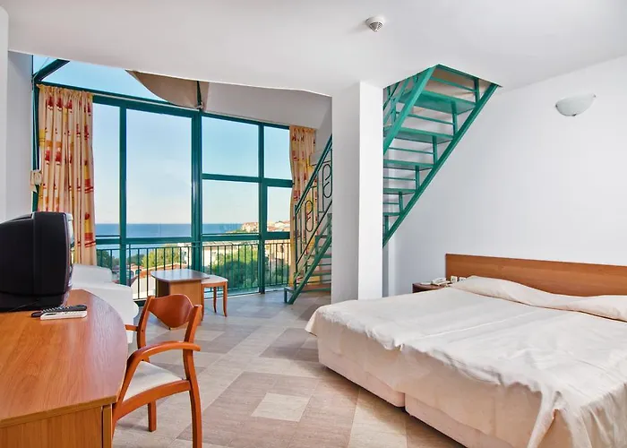 فندق Perla Plaza 3*