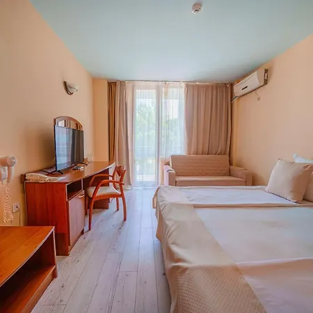 Perla Plaza Hotel 3*