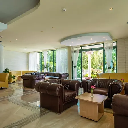 Perla Plaza Hotel ホテル