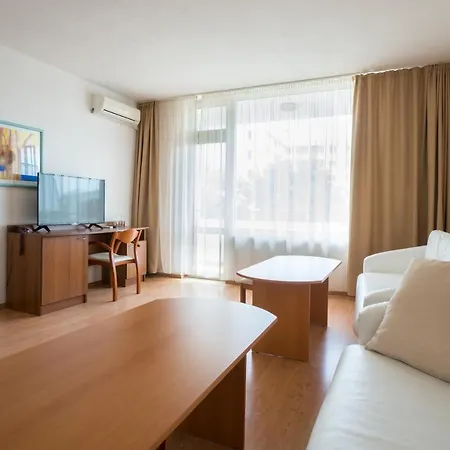 Perla Plaza Hotel 3* プリモルスコ