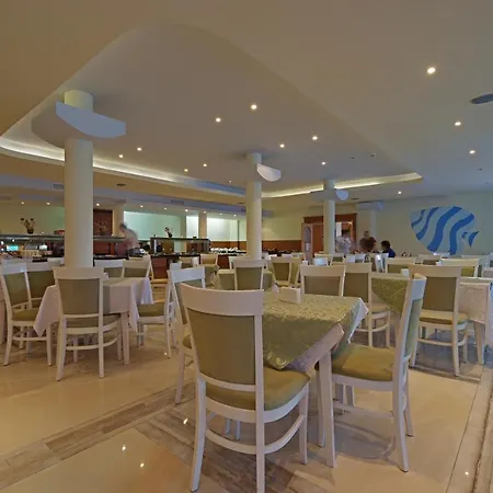 Perla Plaza Hotel 3* プリモルスコ