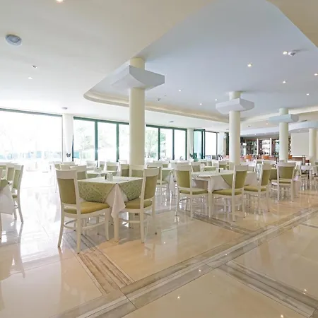 Perla Plaza Hotel 3*