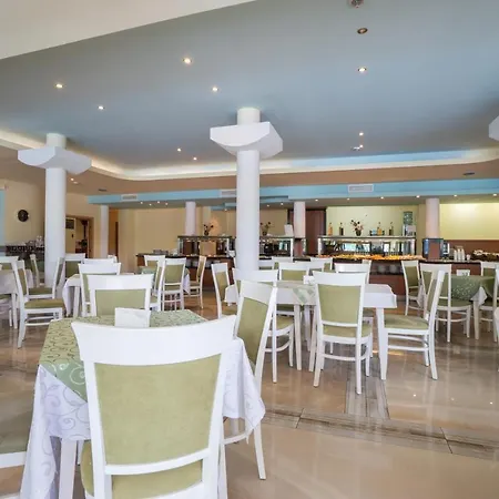 Perla Plaza Hotel 3* プリモルスコ