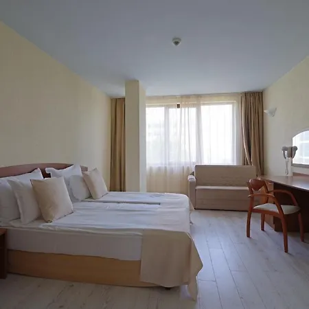Отель Perla Plaza 3*