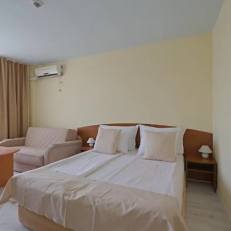 ホテル Perla Plaza Hotel 3*