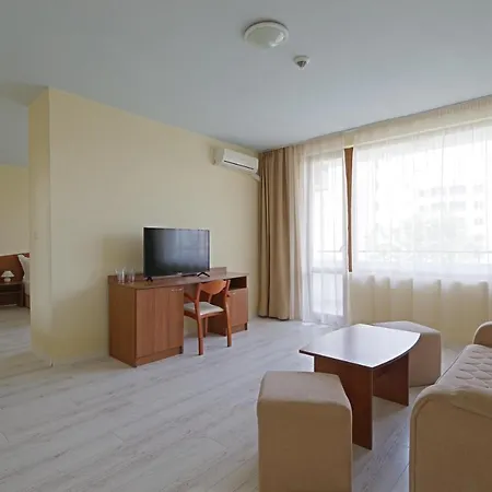 Perla Plaza Hotel 3*