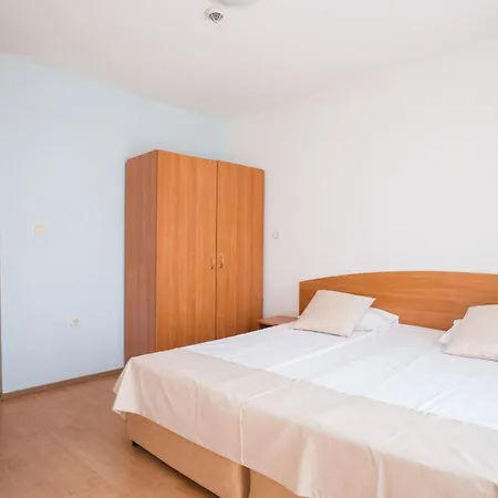 Perla Plaza Hotel 3*