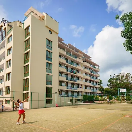 Perla Plaza Hotel ホテル 3*