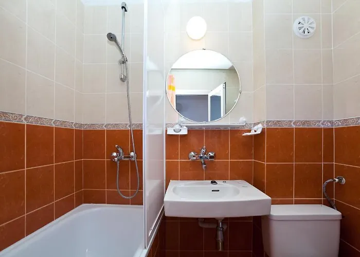 Ξενοδοχείο Perla Plaza 3*