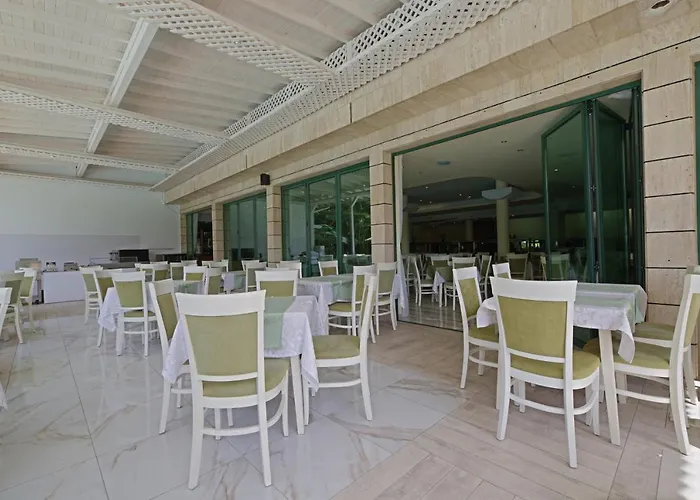 Ξενοδοχείο Perla Plaza 3*